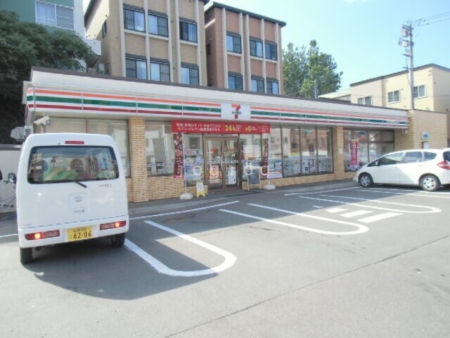 コンビニ　セブンイレブン小樽船見坂下店（コンビニ）まで732m
