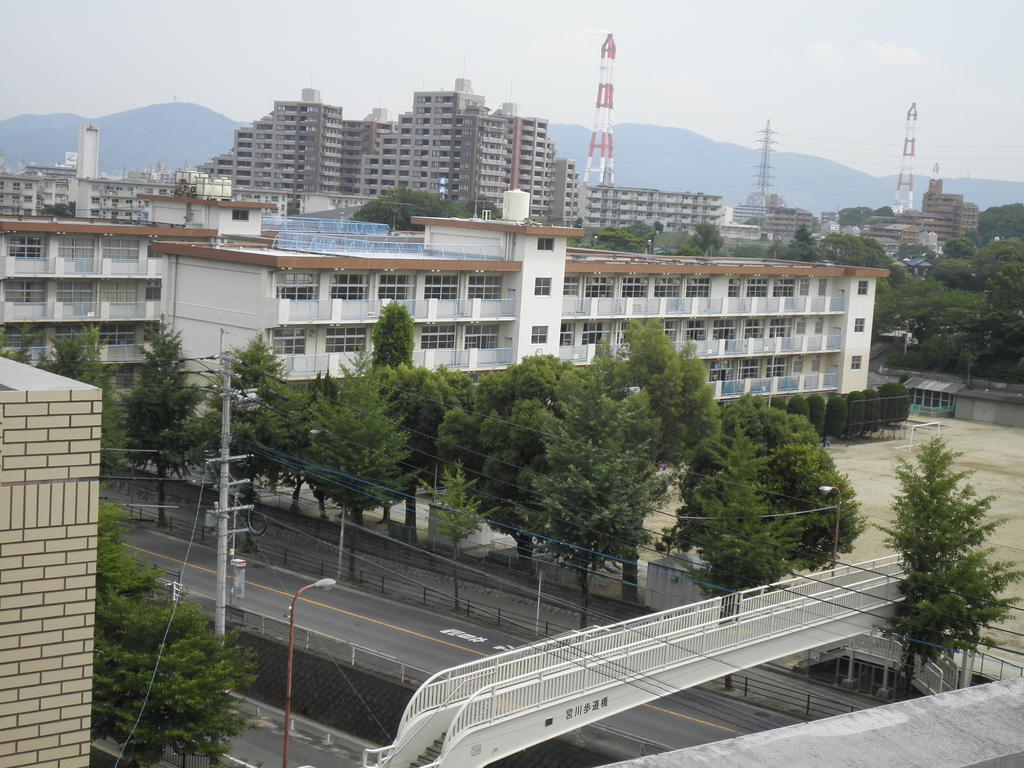 【サンヒルズ鷹の巣Ｂの小学校】