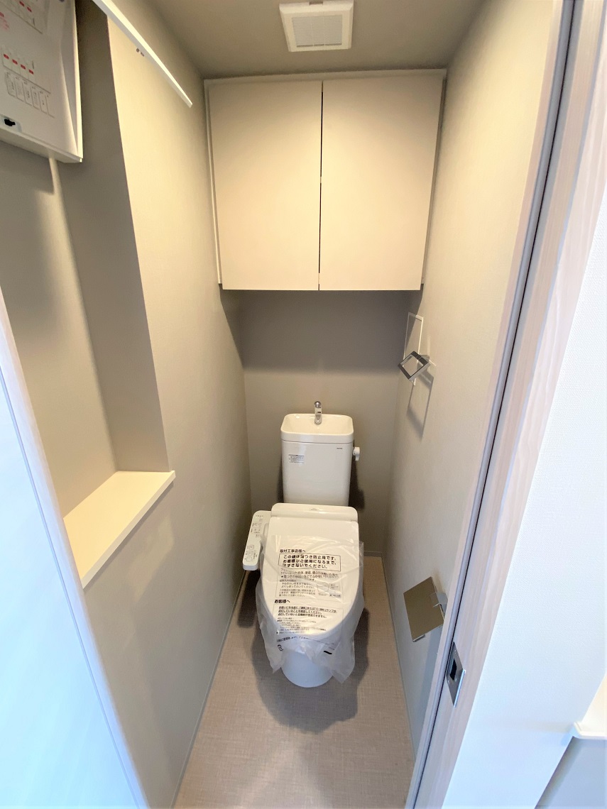 トイレ　同タイプ13Fの室内写真（参考写真）になります。