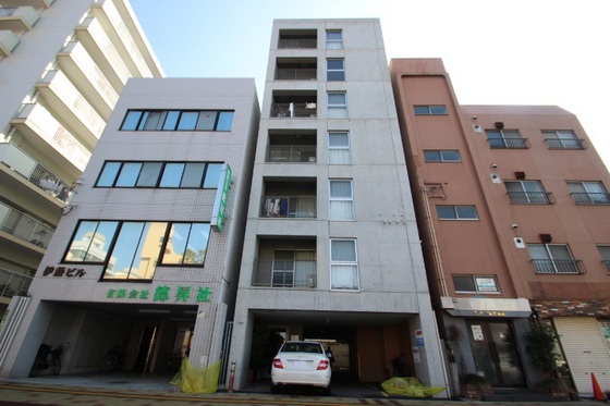 広島市中区南竹屋町のマンションの建物外観