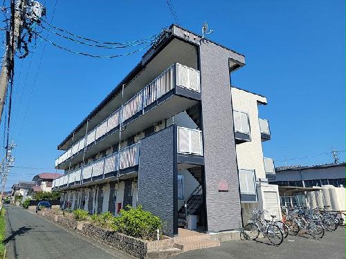 【レオパレストルネード豊岡の建物外観】