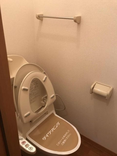 【奈良市法蓮町のアパートのトイレ】