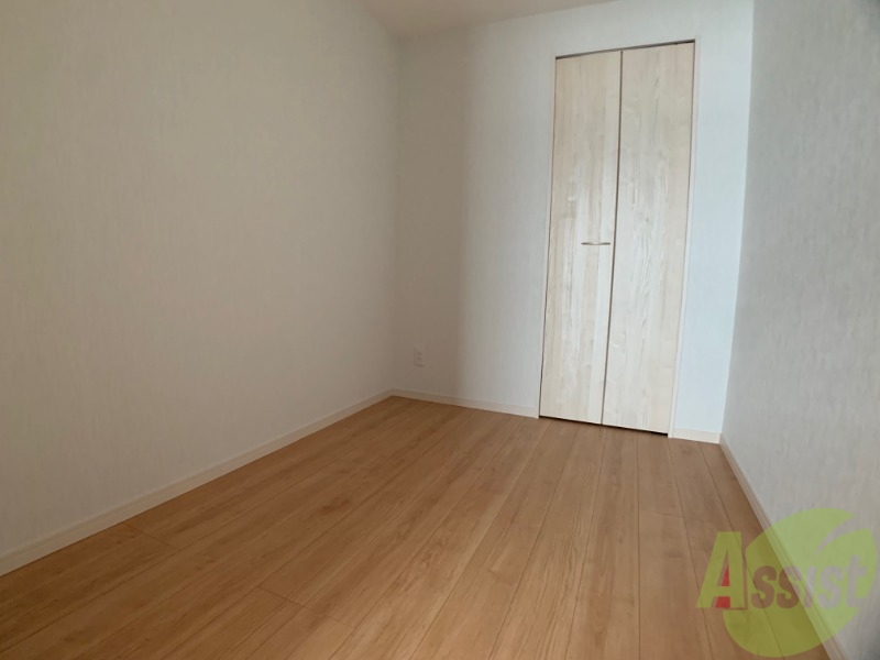 その他部屋・スペース　寝室はこちらです。一人用のベッドであれば問題無く置けます。