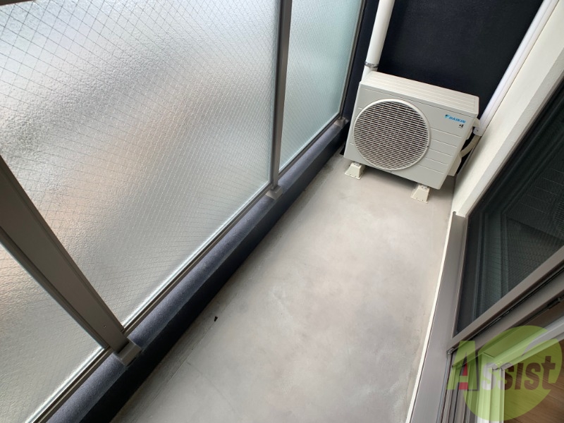 バルコニー　ベランダは歩けるスペースがあり洗濯物をたくさん干せます。