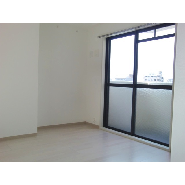 居室・リビング　※同物件、別部屋になります。