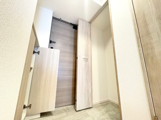 【Ｓ－ＲＥＳＩＤＥＮＣＥ堀田Ｎｏｒｔｈ　ＩＩの玄関】