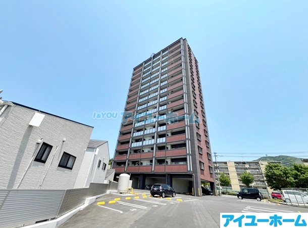 北九州市若松区二島のマンションの建物外観