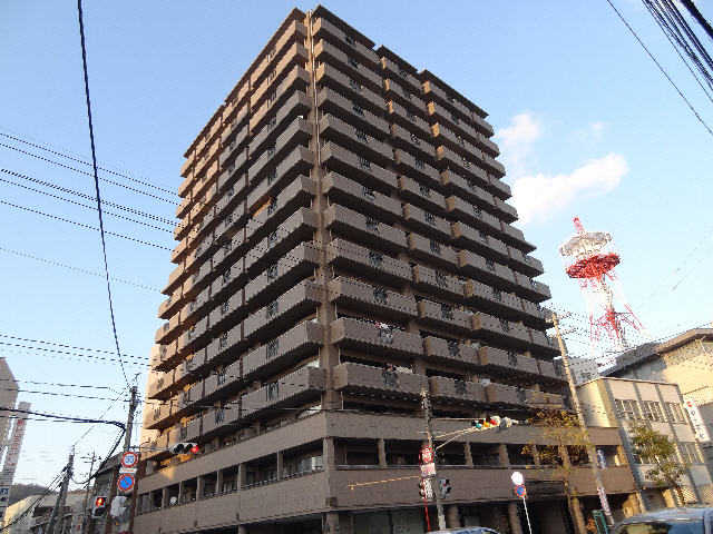 岩国市麻里布町のマンションの建物外観