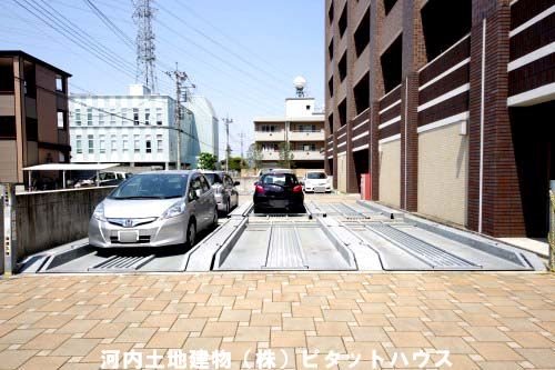 【壱番館元今泉の駐車場】