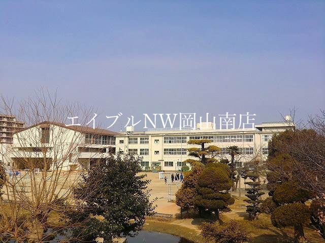 【岡山市北区弓之町のマンションの小学校】