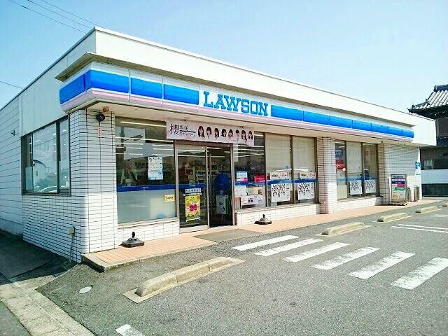 【稲沢市駅前のアパートのコンビニ】