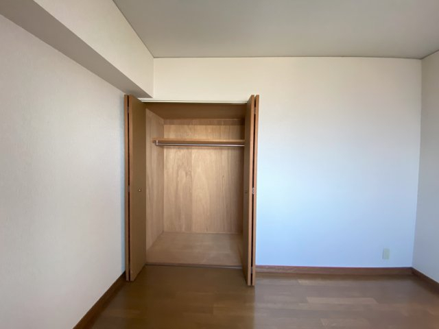 収納　別部屋反転間取りの参考写真となります。