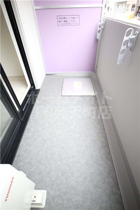 バルコニー　お洗濯にも便利なバルコニー付き