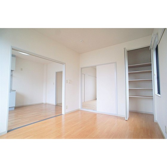 居室・リビング　日当たりの良い南向きの居室