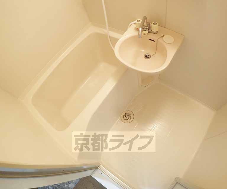 バス・シャワールーム　清潔感のあるお風呂