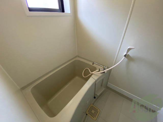 バス・シャワールーム　綺麗な浴室です。１日の疲れを癒すのに最適ですね。