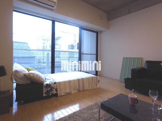 その他　大きな窓が、開放感のある空間にしてくれます。