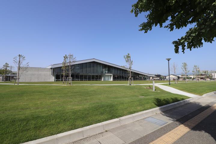図書館　野々市市立図書館（図書館）まで898m