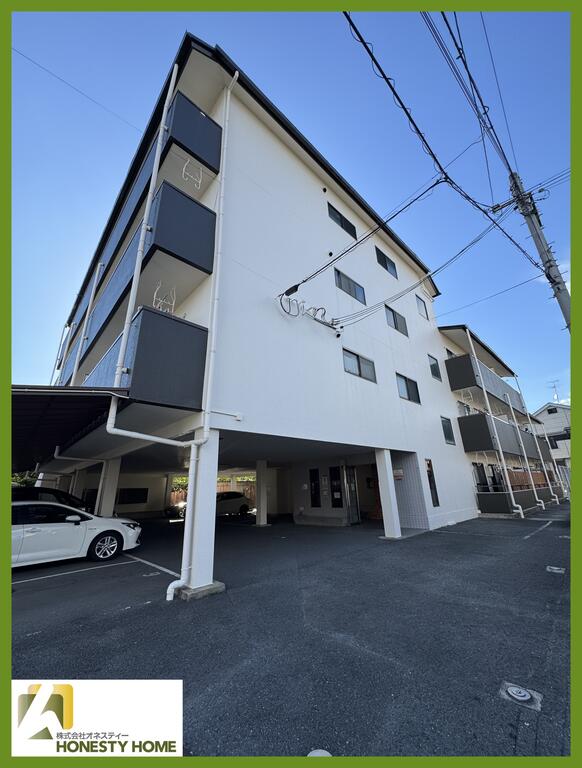 建物外観　敷地内に駐車場ございます