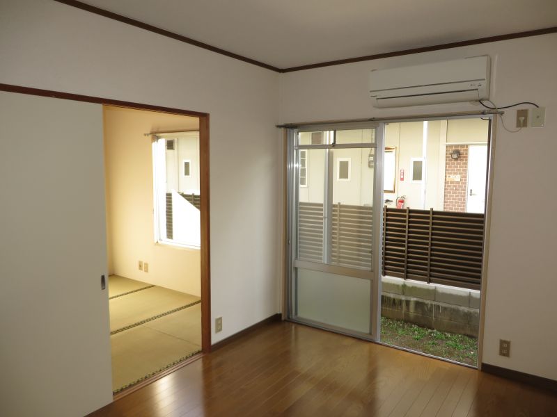 居室・リビング　エアコン付きの洋室