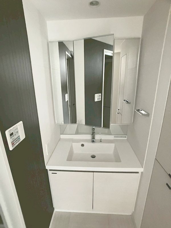 洗面設備　3面鏡洗面台