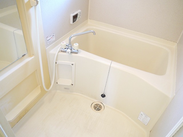 バス・シャワールーム　落ち着いた空間のお風呂です