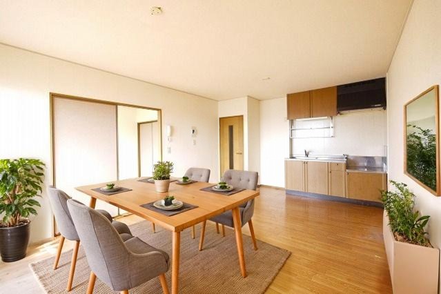 居室・リビング　CGで家具等を配置したもので家具等は含まれません