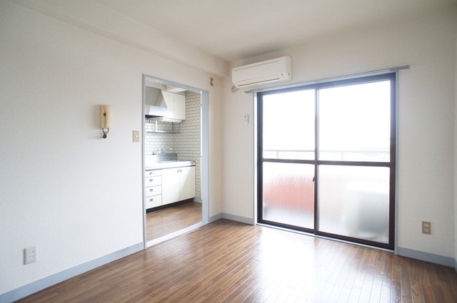 居室・リビング　陽当たり良好、レイアウトもラクラク♪