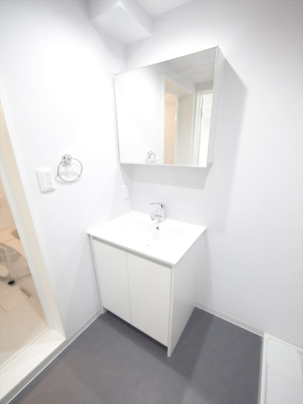 洗面設備　脱衣所　独立洗面台（シャンプードレッサー付）