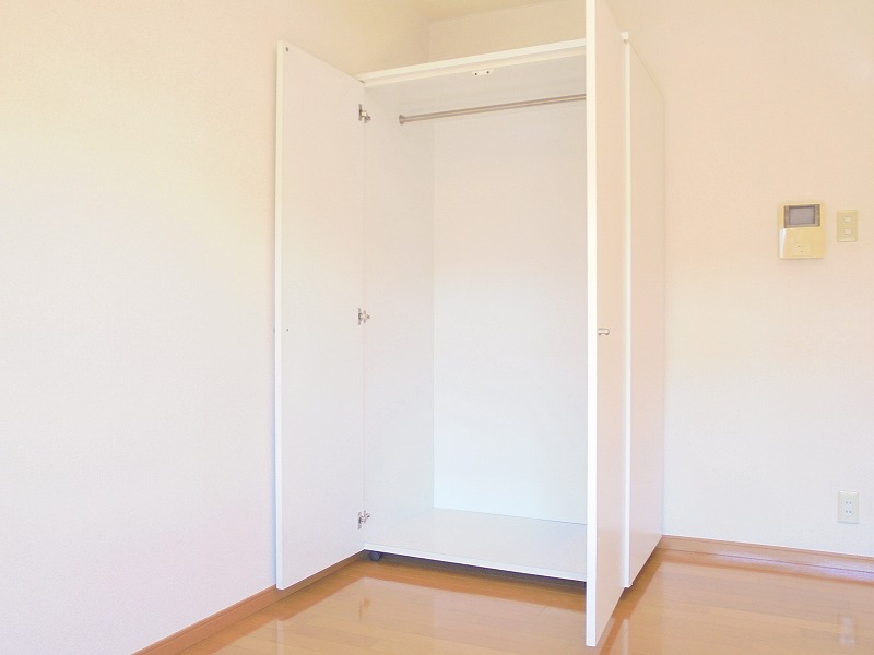 収納　可動式クローゼット　お部屋のレイアウトも自由です♪