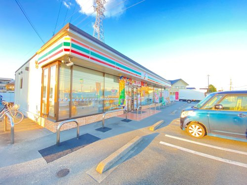 コンビニ　セブンイレブン松阪高町店（コンビニ）まで727m