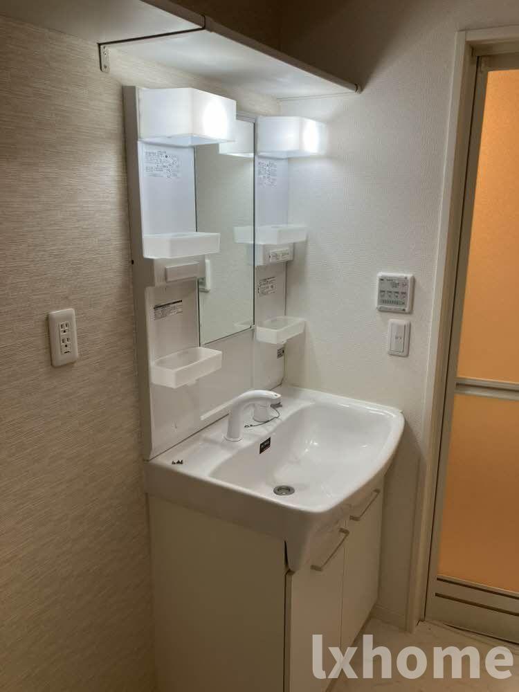 洗面設備　スペースが確保できる洗面所です