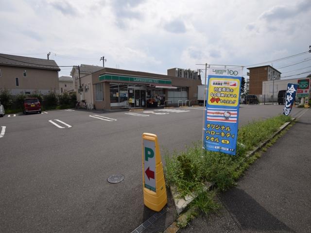 コンビニ　ローソンストア１００（コンビニ）まで899m