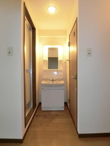 洗面設備　朝の身支度には欠かせない独立洗面化粧台