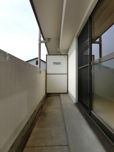 バルコニー　暖かな日差しのふりそそぐバルコニー