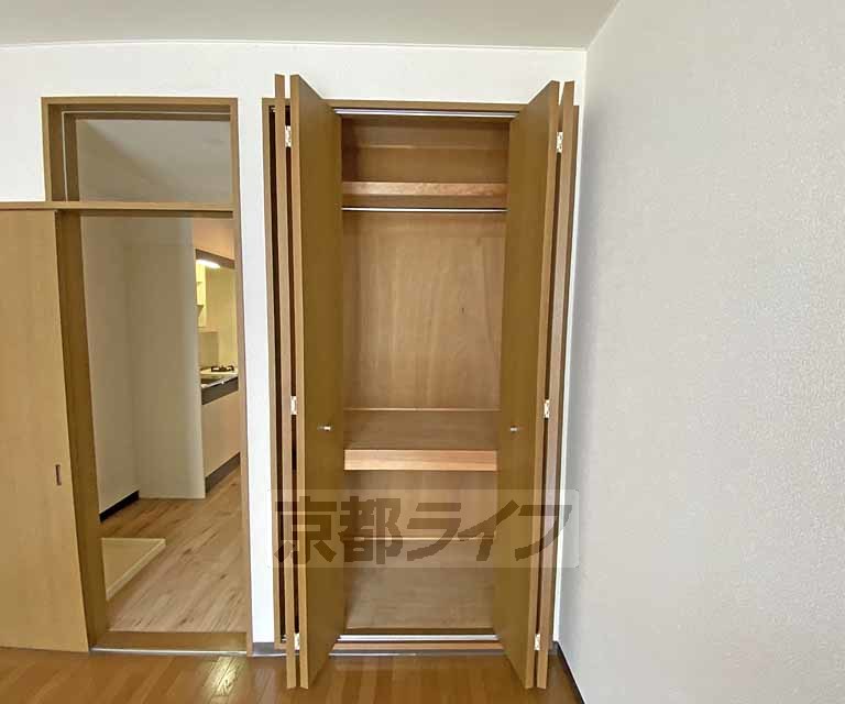 収納　奥行きあるクローゼットです。