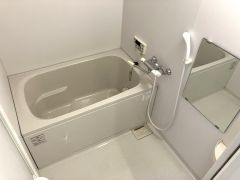 バス・シャワールーム　浴室乾燥機付きのお風呂です★