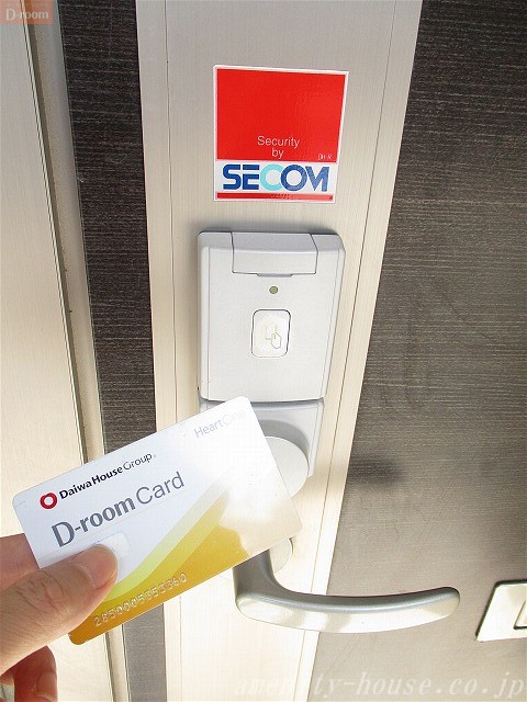 玄関　●玄関は防犯性の高いＩＣカードシリンダーを採用♪