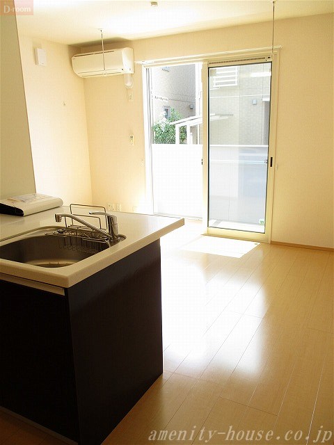 居室・リビング　●南向きで明るいリビング♪