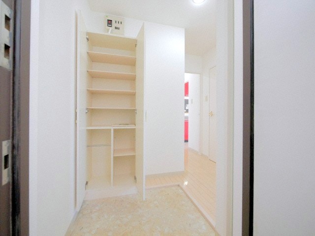 玄関　広々とした玄関です♪