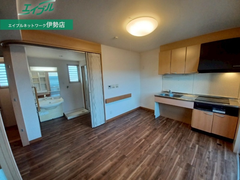 居室・リビング　同物件別室写真