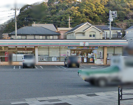 コンビニ　セブンイレブン（コンビニ）まで1046m