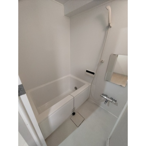 バス・シャワールーム　同じ階の別のお部屋です。