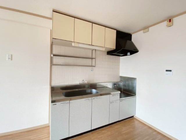 キッチン　別部屋反転間取りのお写真となります。