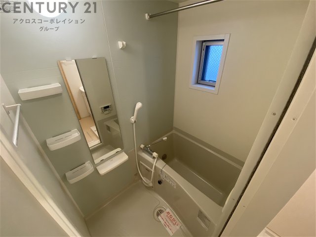 バス・シャワールーム　浴室乾燥・追い焚き機能付き♪