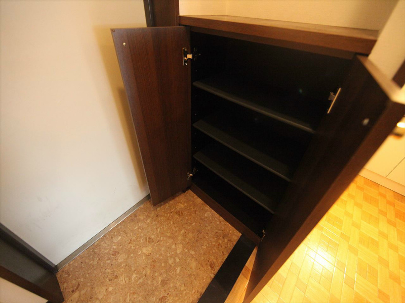 玄関　玄関　シューズボックス付