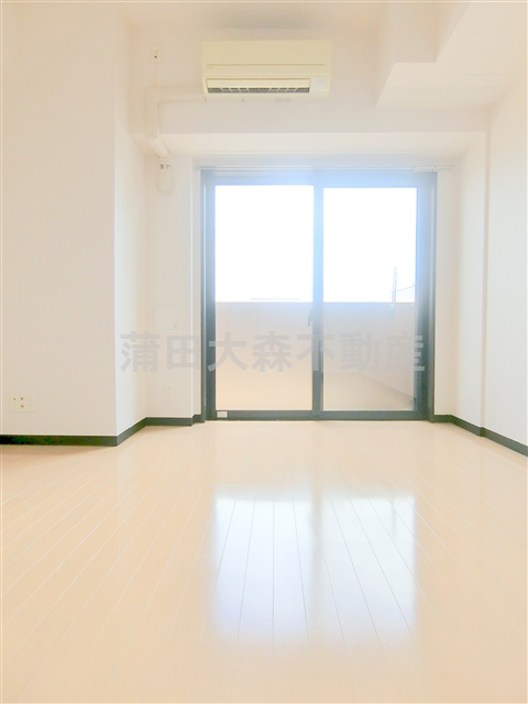 居室・リビング　南向きの洋室