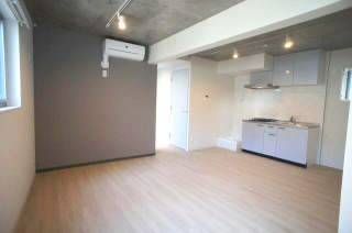 居室・リビング　明るい室内で開放感◎。落ち着いた雰囲気のお部屋です。?