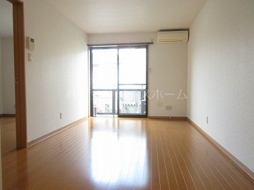 居室・リビング　※別号室参考写真