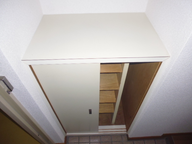 玄関　玄関にもシューズボックス設置済みです。